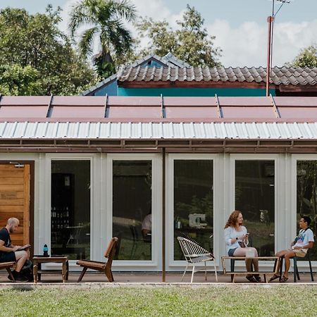 The Yard Hostel Chiang Mai Exteriör bild