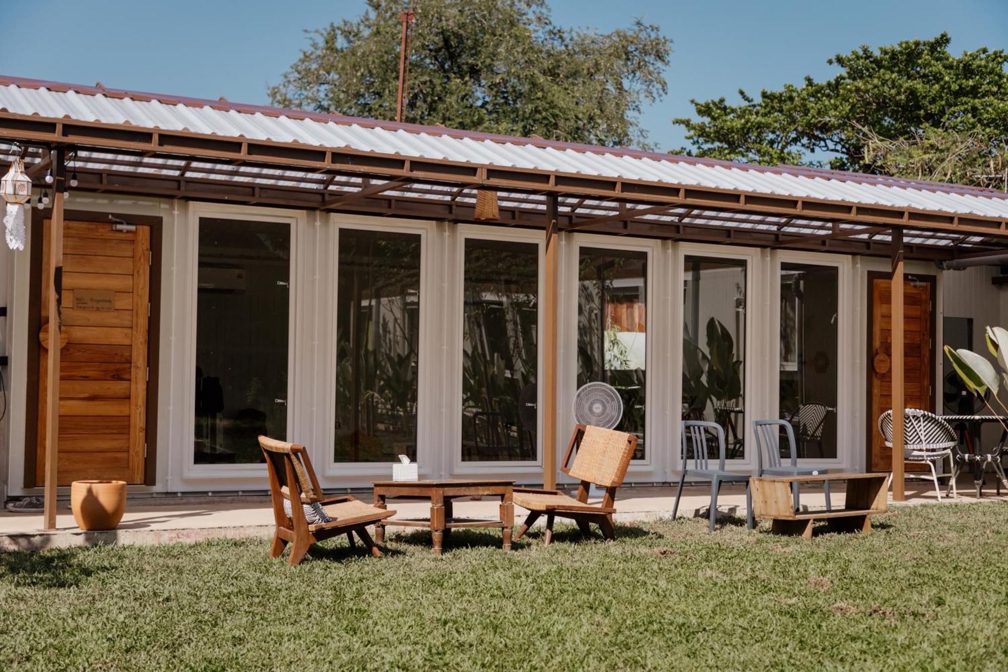 The Yard Hostel Chiang Mai Exteriör bild