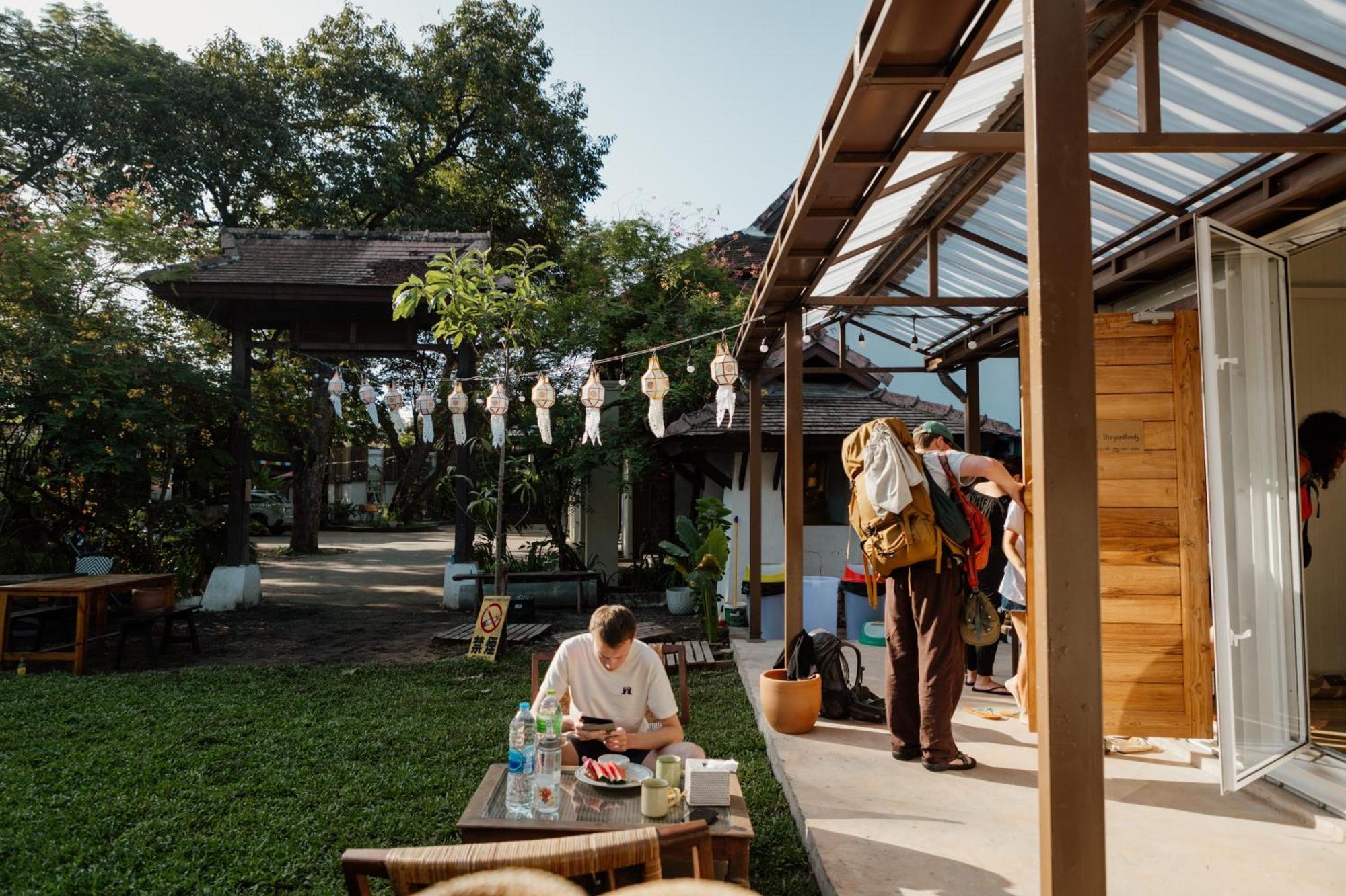 The Yard Hostel Chiang Mai Exteriör bild