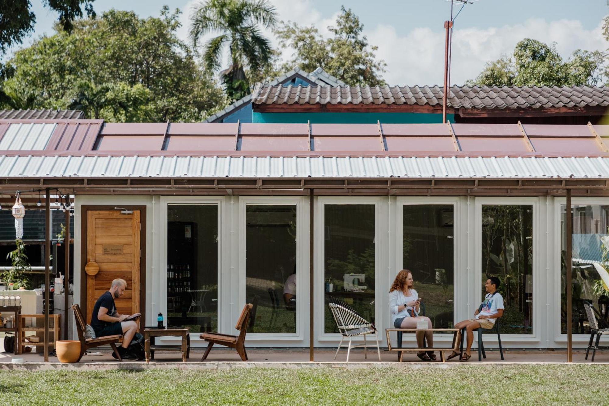 The Yard Hostel Chiang Mai Exteriör bild